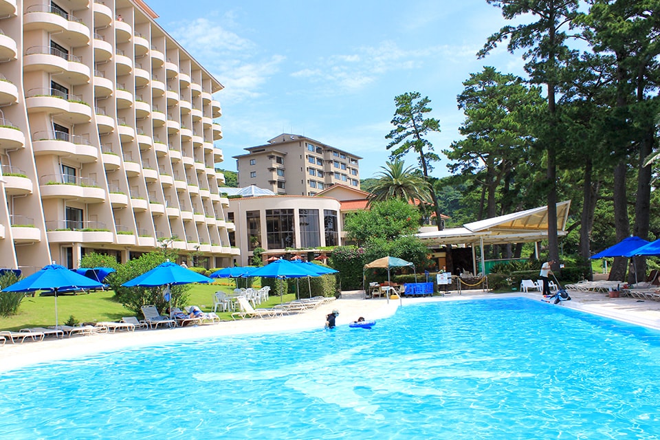 大きなプールがあるリゾートホテル今井浜東急ホテル