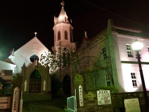 ライトアップされた教会の画像