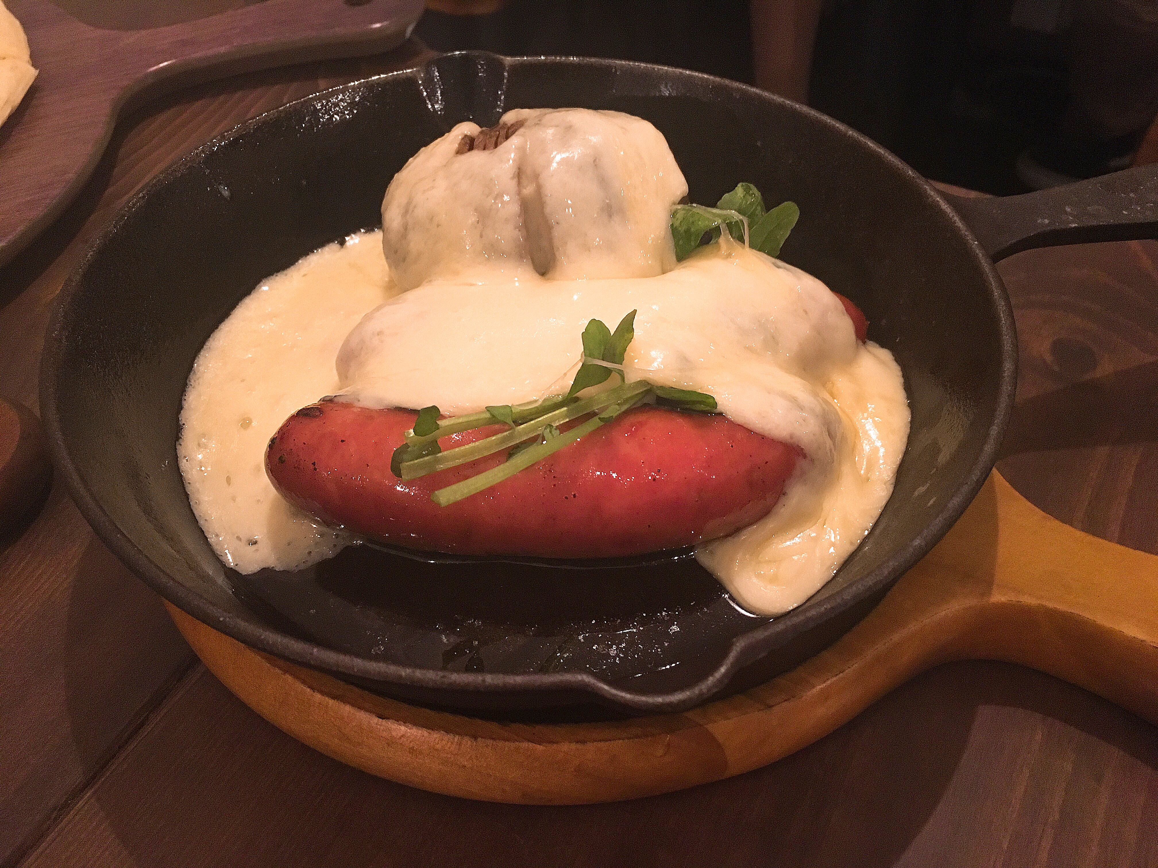 チーズチーズカフェ渋谷のラクレットチーズグリルプレートAの画像