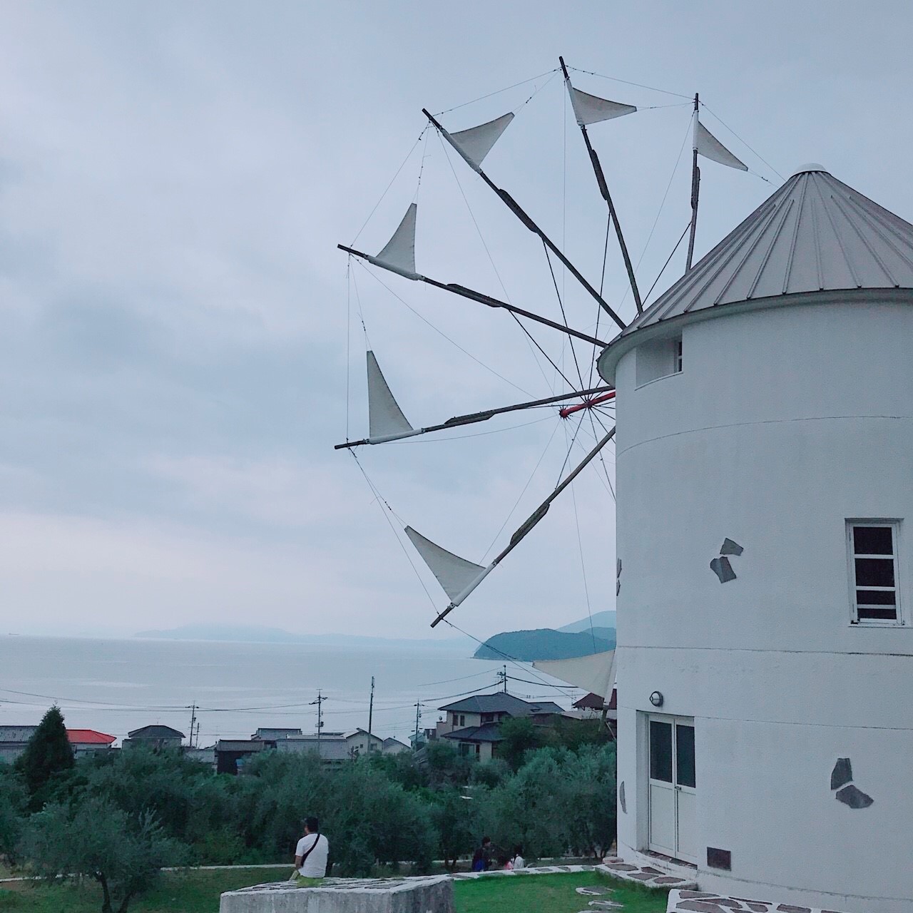 小豆島オリーブ公園のギリシャ風車の画像