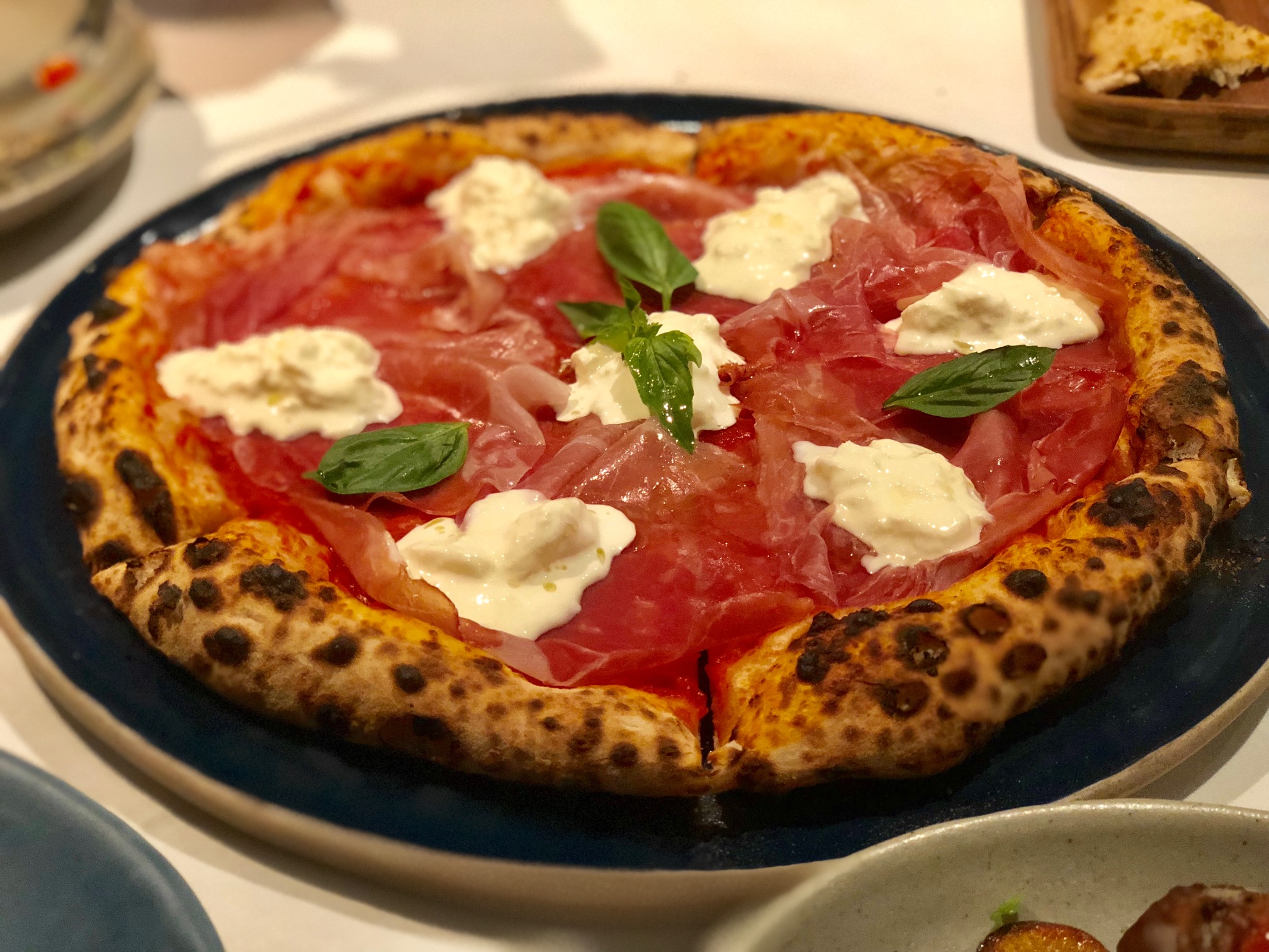 PIZZA MASSILIAのピザの画像
