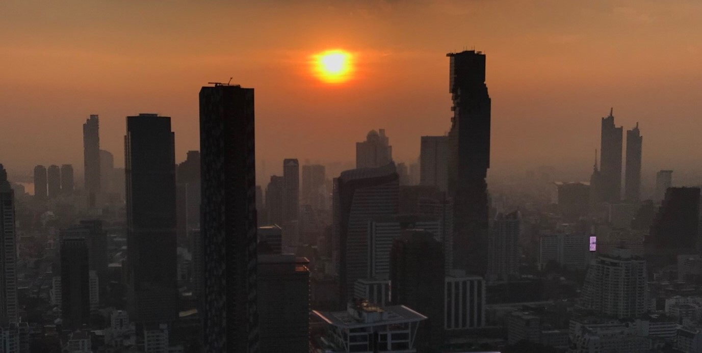 MOONBARから見た夕陽の画像